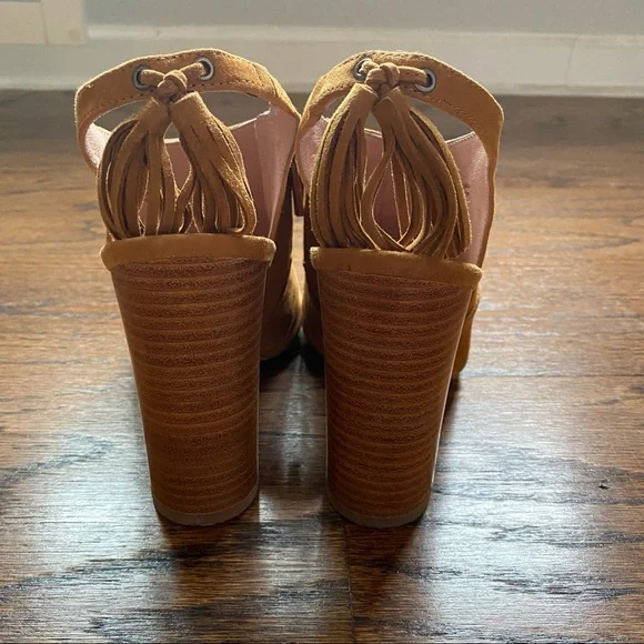 Halogen Willow suede peeptoe sandals with fringe tassels wooden block heel - Picture 4 of 9